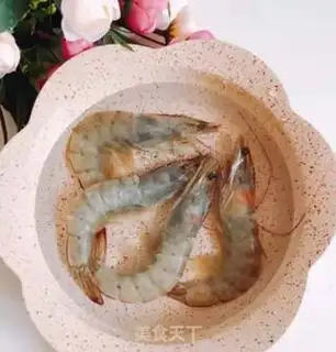 Make Baby shrimp noodles step 2