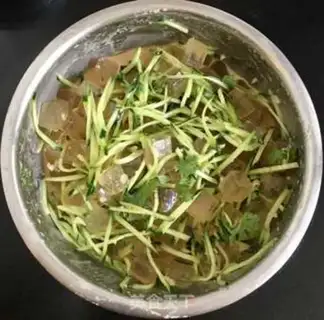 Make The cucumber with the cucumber step 6