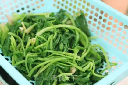 Make Spicy spinach step 3