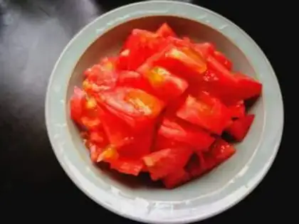 Make Tomato horn noodles step 0