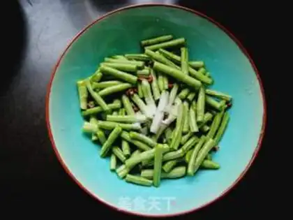 Make Tomato horn noodles step 1