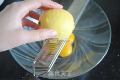Make Lemon strawberry roll step 1