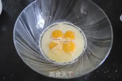 Make Lemon strawberry roll step 2
