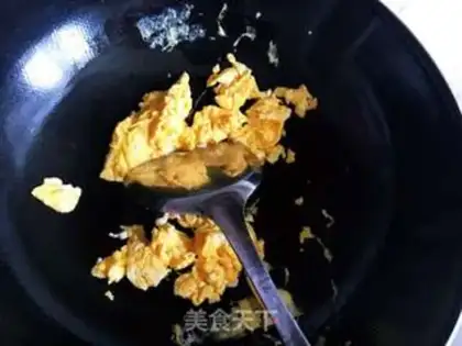 Make Eggs, fried beans step 4