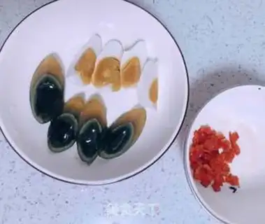 Make Three-coloured eggs step 1