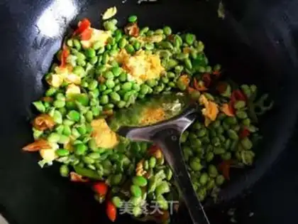 Make Eggs, fried beans step 5