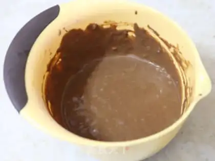 Make No oil-free chocolate steam cake step 2