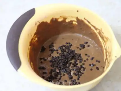 Make No oil-free chocolate steam cake step 3