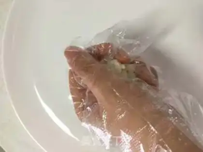 Make Fish warship sushi step 4