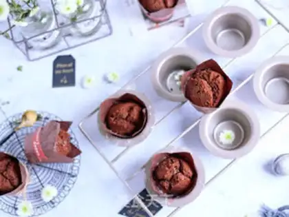 Make No oil-free chocolate steam cake step 10