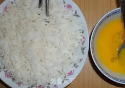 Make Indian omelet fried rice step 2