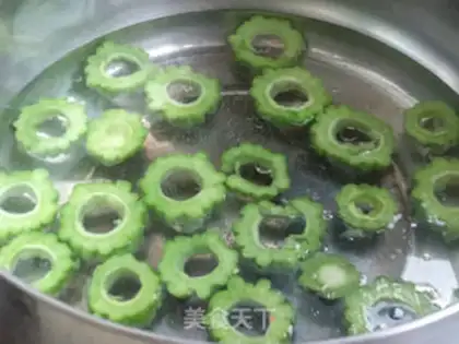 Make Sesame sauce with bitter melons step 2