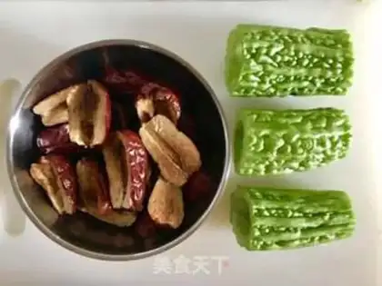 Make Red dates, bitter melons step 1