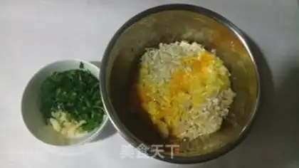 Make Golden fungus fried eggs step 1