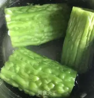 Make Red dates, bitter melons step 2