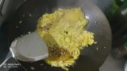 Make Golden fungus fried eggs step 4