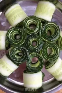 Make Spicy cucumber rolls step 1