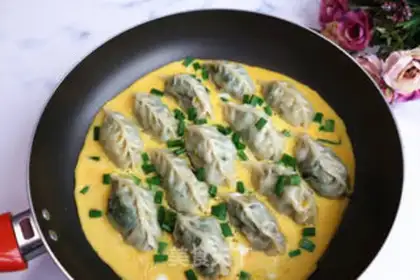 Make Hold on to the omelet step 7