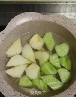 Make cucumber apple mud step 1