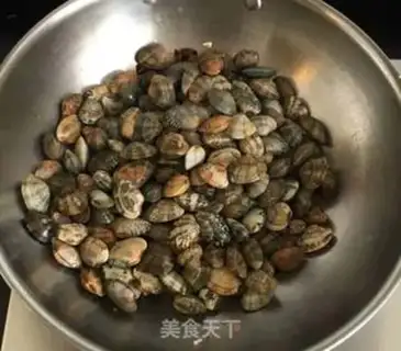 Make Spicy clams step 2