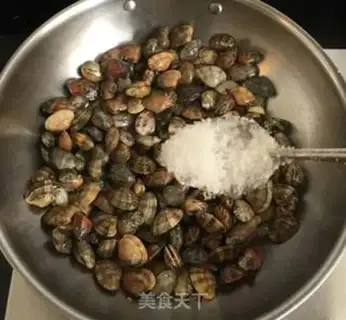 Make Spicy clams step 3