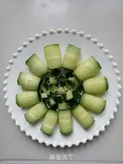 Make Cool cucumber rolls step 3