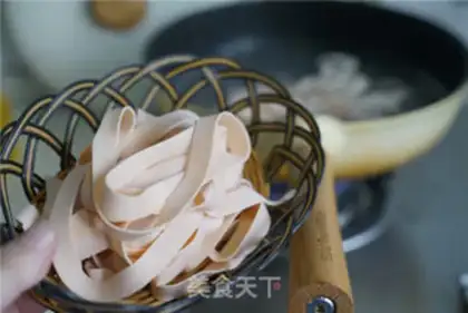 Make Tomato egg noodles step 5