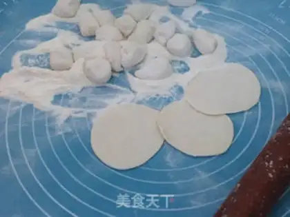 Make Celery pork dumplings step 7