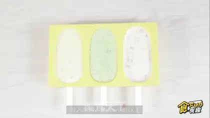 Make Summer fruit popsicle ice step 8