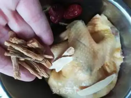 Make A chicken with red dates step 4