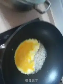 Make Shrimp-covered eggs step 1