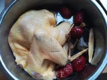Make A chicken with red dates step 6