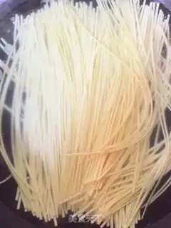 Make Spicy chicken noodles step 5