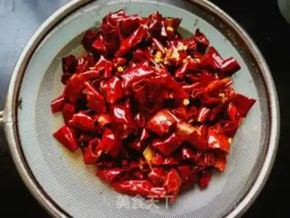 Make Homemade pepper oil step 4