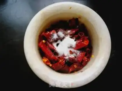 Make Homemade pepper oil step 6