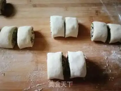 Make Black sesame roll step 13