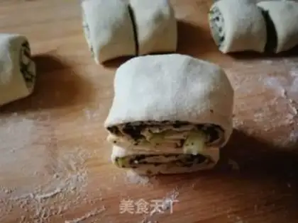 Make Black sesame roll step 14