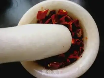 Make Homemade pepper oil step 7