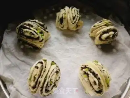 Make Black sesame roll step 17