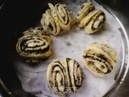 Make Black sesame roll step 18