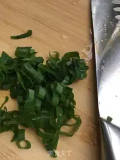 Make Tomato fried eggs step 1