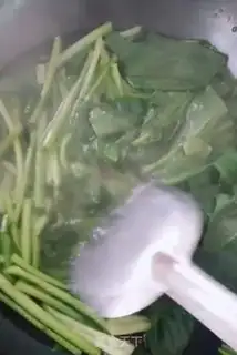 Make Spinach omelet soup step 4