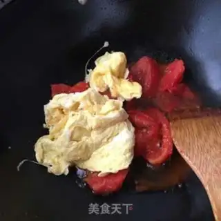 Make Tomato fried eggs step 7
