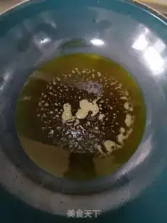 Make Pretzels with back shrimp step 1