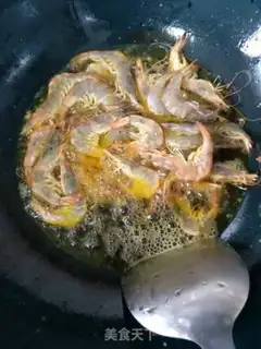 Make Pretzels with back shrimp step 2