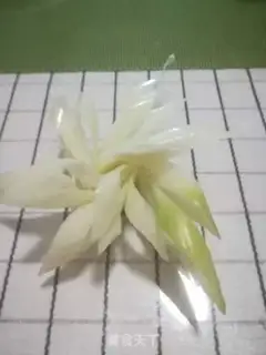 Make Flowers onion step 4