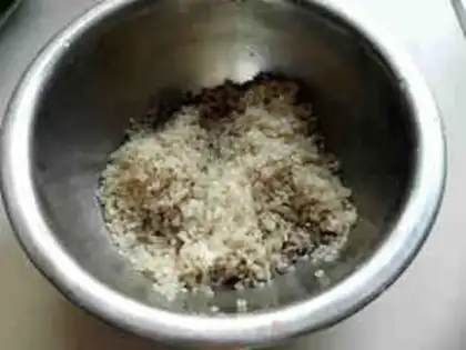 Make Chicken-legged rice step 1