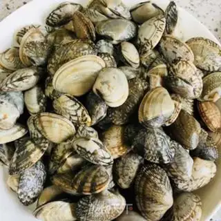 Make Scrambled clams step 1