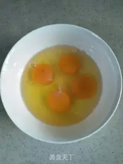Make Eggs and guacamole step 1