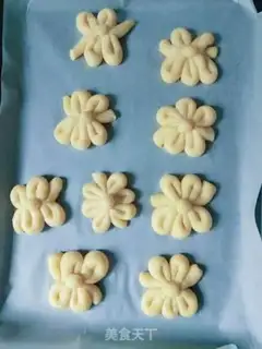 Make A little flower bread step 3